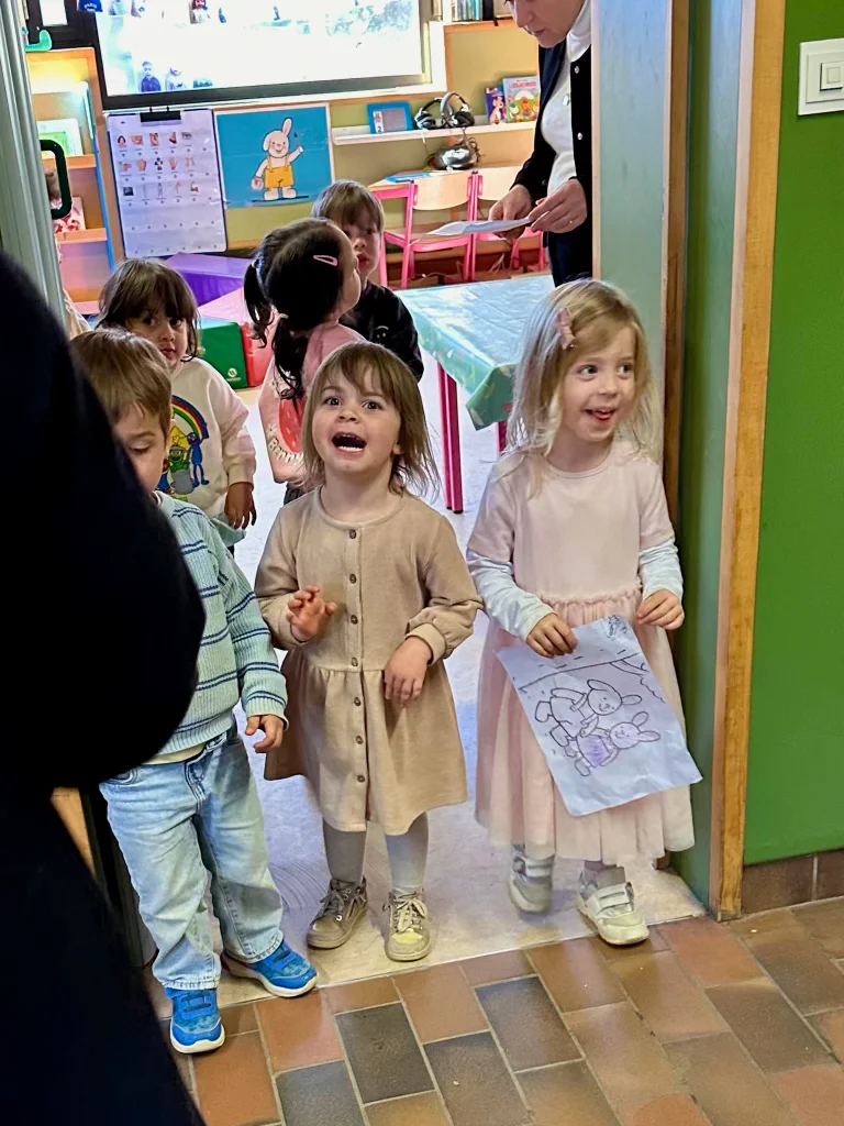 Nora met Emma
